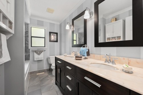 24089 Lougheed Highway, Maple Ridge, BC - Indoor Photo Showing Bathroom