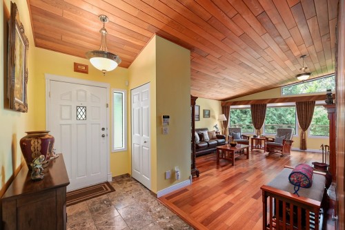 24089 Lougheed Highway, Maple Ridge, BC - Indoor Photo Showing Other Room