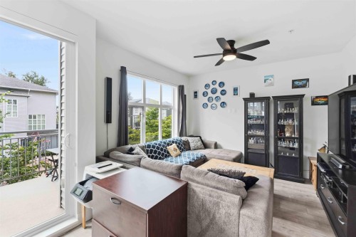 21-24076 112 Avenue, Maple Ridge, BC - Indoor Photo Showing Living Room