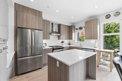 21-24076 112 Avenue, Maple Ridge, BC - Indoor Photo Showing Kitchen With Upgraded Kitchen