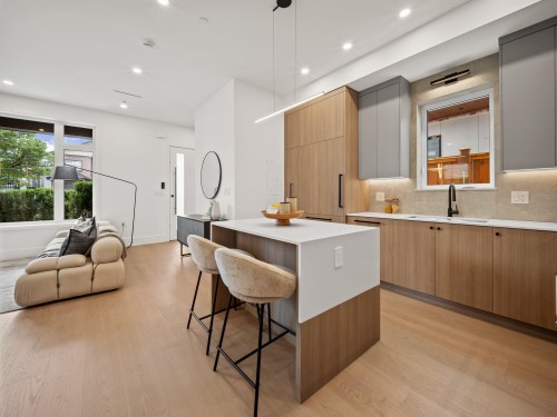 1--2547 2Nd Avenue E, Vancouver, BC 