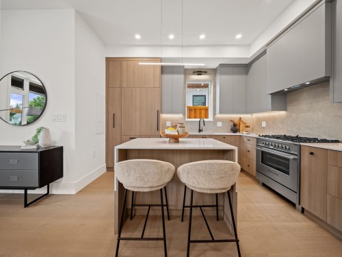 1--2547 2Nd Avenue E, Vancouver, BC 