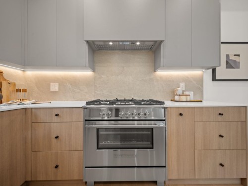 1--2547 2Nd Avenue E, Vancouver, BC 