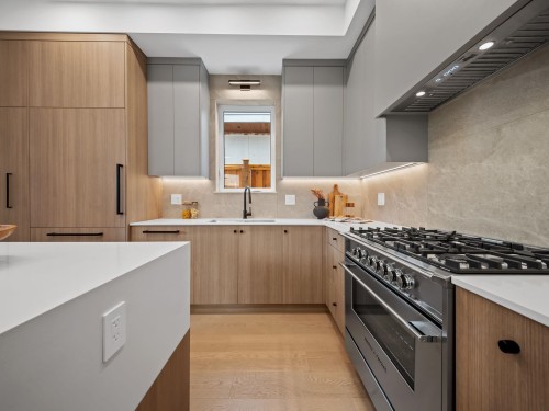 1--2547 2Nd Avenue E, Vancouver, BC 