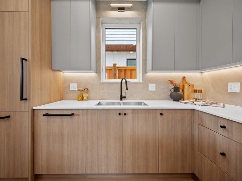 1--2547 2Nd Avenue E, Vancouver, BC 