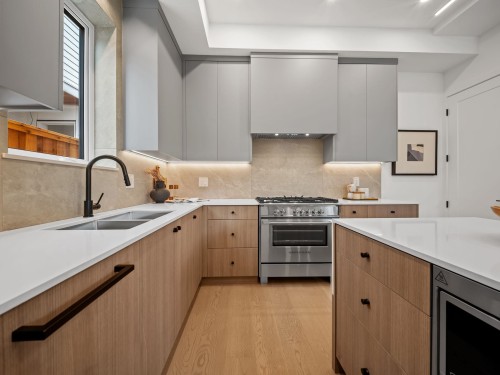1--2547 2Nd Avenue E, Vancouver, BC 