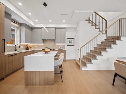 1--2547 2Nd Avenue E, Vancouver, BC 