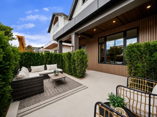 1--2547 2Nd Avenue E, Vancouver, BC 