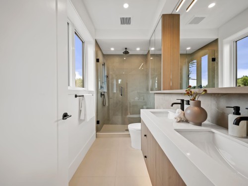1--2547 2Nd Avenue E, Vancouver, BC 