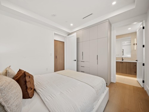 1--2547 2Nd Avenue E, Vancouver, BC 