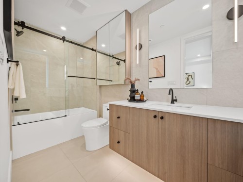 1--2547 2Nd Avenue E, Vancouver, BC 