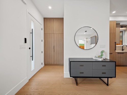 1--2547 2Nd Avenue E, Vancouver, BC 