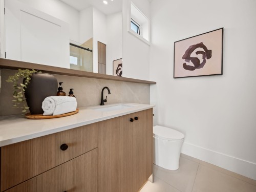 1--2547 2Nd Avenue E, Vancouver, BC 