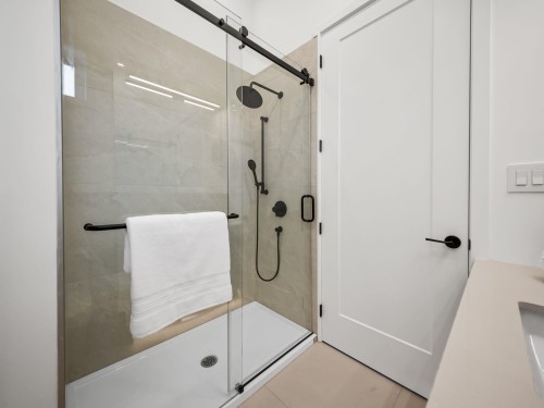 1--2547 2Nd Avenue E, Vancouver, BC 