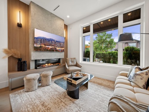 1--2547 2Nd Avenue E, Vancouver, BC 