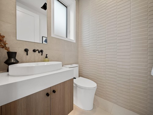 1--2547 2Nd Avenue E, Vancouver, BC 
