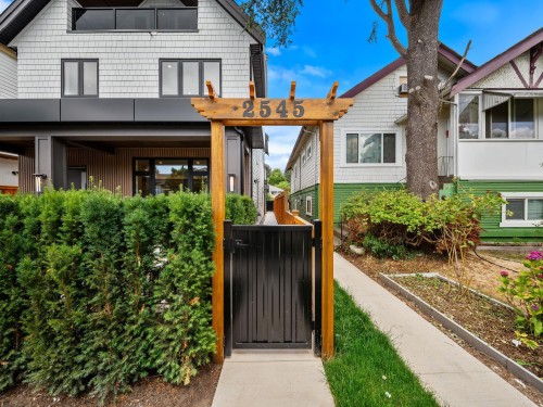 2545 2Nd Avenue E, Vancouver, BC 