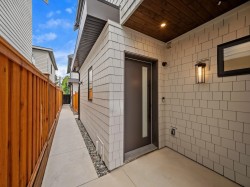 2--2547 2nd Avenue E Vancouver, BC V5M 1C7