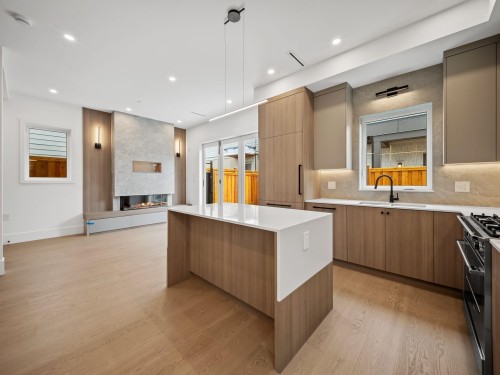 2--2547 2Nd Avenue E, Vancouver, BC 