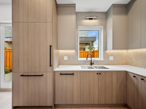 2--2547 2Nd Avenue E, Vancouver, BC 