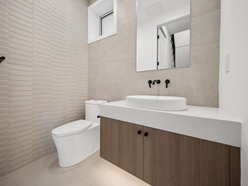 2--2547 2Nd Avenue E, Vancouver, BC 