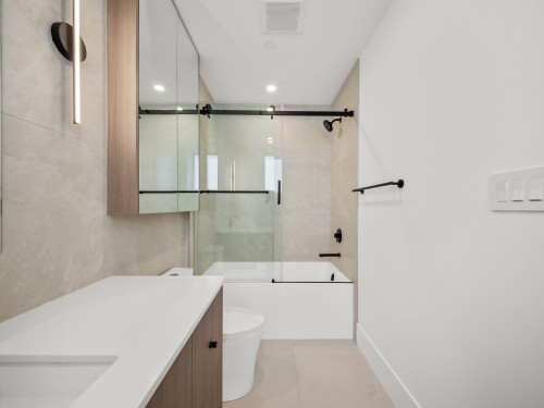 2--2547 2Nd Avenue E, Vancouver, BC 