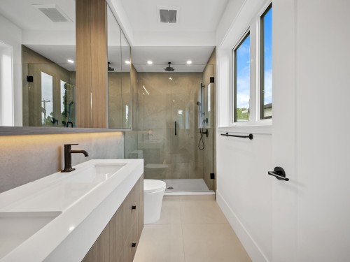 2--2547 2Nd Avenue E, Vancouver, BC 