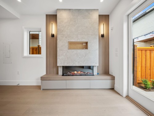 2--2547 2Nd Avenue E, Vancouver, BC 