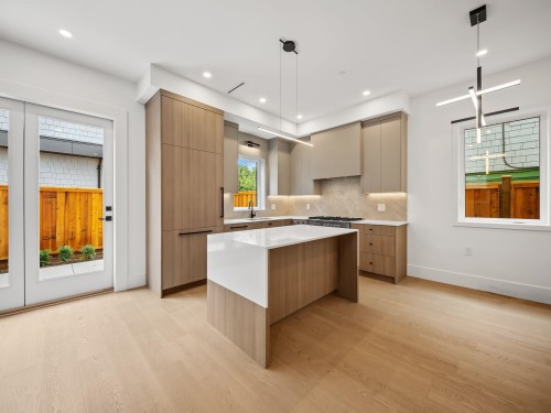 2--2547 2Nd Avenue E, Vancouver, BC 