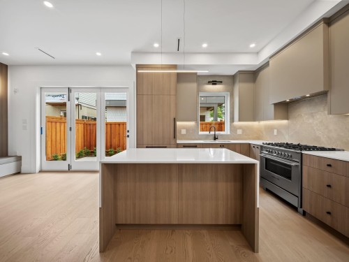 2--2547 2Nd Avenue E, Vancouver, BC 