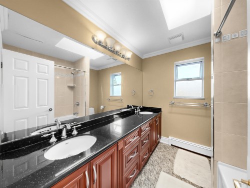 6332 Brooks Street, Vancouver, BC - Indoor Photo Showing Bathroom