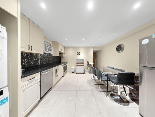 6332 Brooks Street, Vancouver, BC - Indoor Photo Showing Kitchen
