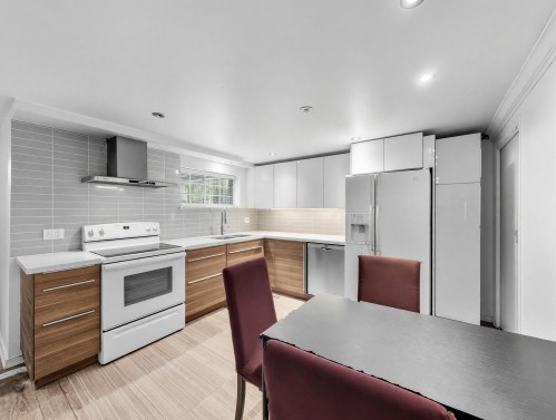 6332 Brooks Street, Vancouver, BC - Indoor Photo Showing Kitchen