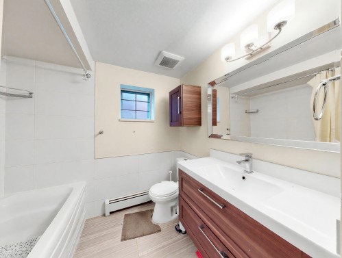 6332 Brooks Street, Vancouver, BC - Indoor Photo Showing Bathroom