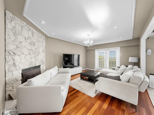 6332 Brooks Street, Vancouver, BC - Indoor Photo Showing Living Room With Fireplace