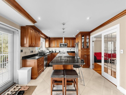 6332 Brooks Street, Vancouver, BC - Indoor Photo Showing Kitchen