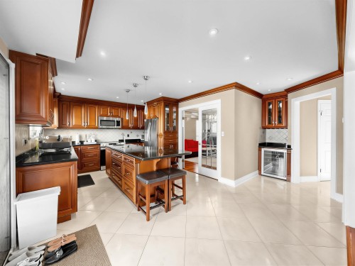 6332 Brooks Street, Vancouver, BC - Indoor Photo Showing Kitchen