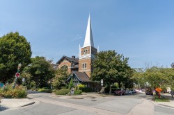 204-2525 Quebec Street  Vancouver, BC V5T 4R5