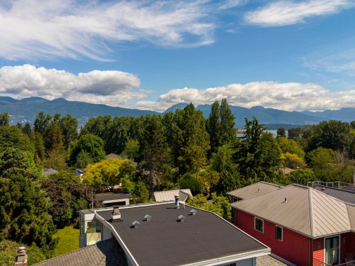 4355 3Rd Avenue W, Vancouver, BC 