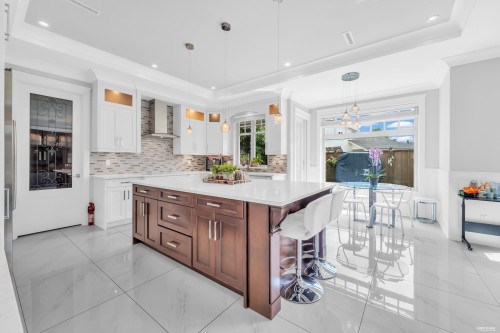 6428 Swift Avenue, Richmond, BC - Indoor Photo Showing Kitchen With Upgraded Kitchen