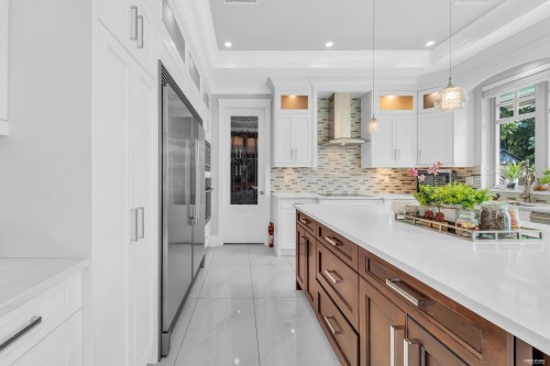 6428 Swift Avenue, Richmond, BC - Indoor Photo Showing Kitchen With Upgraded Kitchen