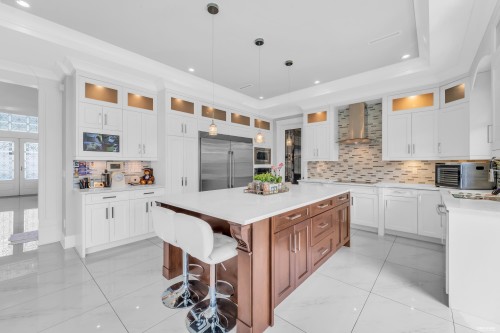 6428 Swift Avenue, Richmond, BC - Indoor Photo Showing Kitchen With Upgraded Kitchen