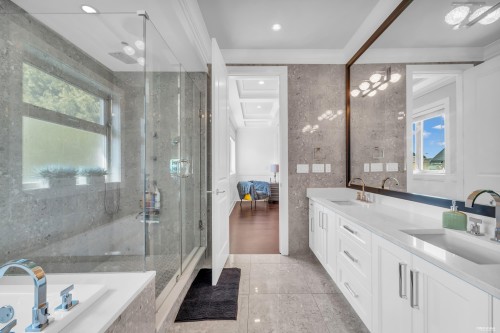 6428 Swift Avenue, Richmond, BC - Indoor Photo Showing Bathroom