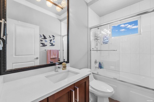 6428 Swift Avenue, Richmond, BC - Indoor Photo Showing Bathroom