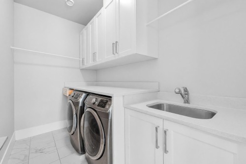 6428 Swift Avenue, Richmond, BC - Indoor Photo Showing Laundry Room