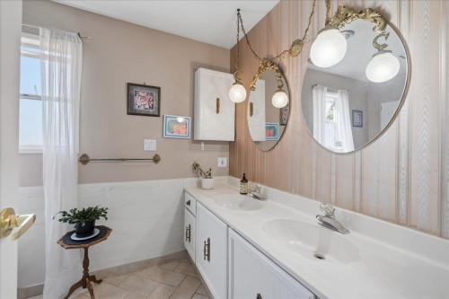 2095 31St Avenue E, Vancouver, BC - Indoor Photo Showing Bathroom
