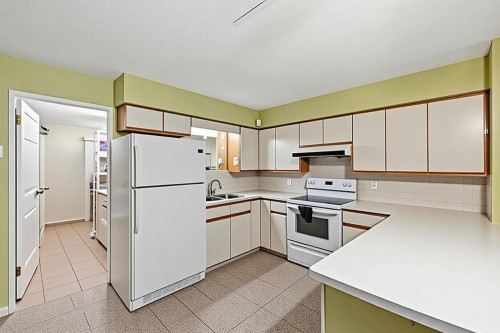 2095 31St Avenue E, Vancouver, BC - Indoor Photo Showing Kitchen With Double Sink