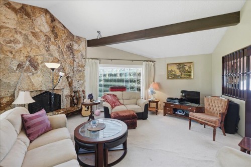 2095 31St Avenue E, Vancouver, BC - Indoor Photo Showing Living Room With Fireplace