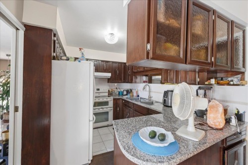 2095 31St Avenue E, Vancouver, BC - Indoor Photo Showing Kitchen