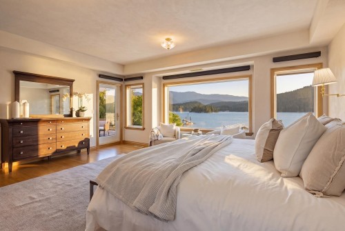 588 Lowry Lane, North Vancouver, BC 